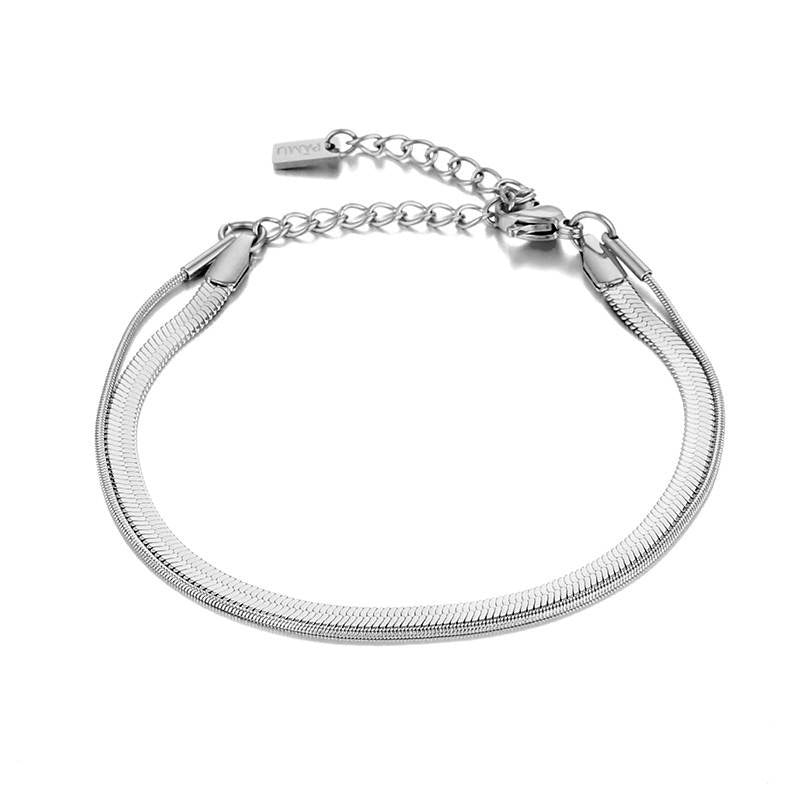 
Our Valentina bracelet is a modern take on the traditional snake chain bracelet. Featuring a secure lobster clasp closure, this bracelet provides a reliable and com