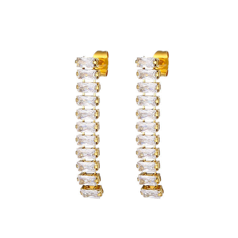 
Introducing our breathtaking Katrina Earrings, designed to captivate and mesmerise with their stunning beauty. These earrings boast a long row of exquisite baguette