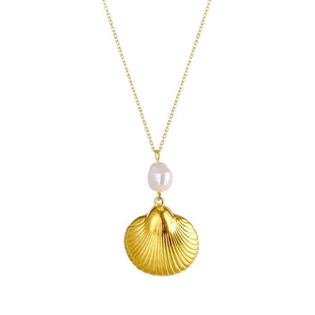 
Embrace the beauty of the ocean with our captivating Kaia necklace
Glistening like treasures washed ashore, this necklace features a lustrous freshwater pearl paire