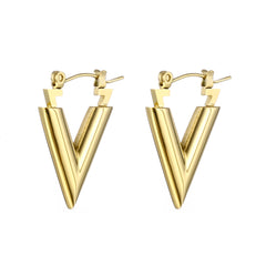 The Vera Earrings, a stunning embodiment of bold and edgy style. 
With their captivating design, they're the perfect accessory to make a fierce fashion statement. El