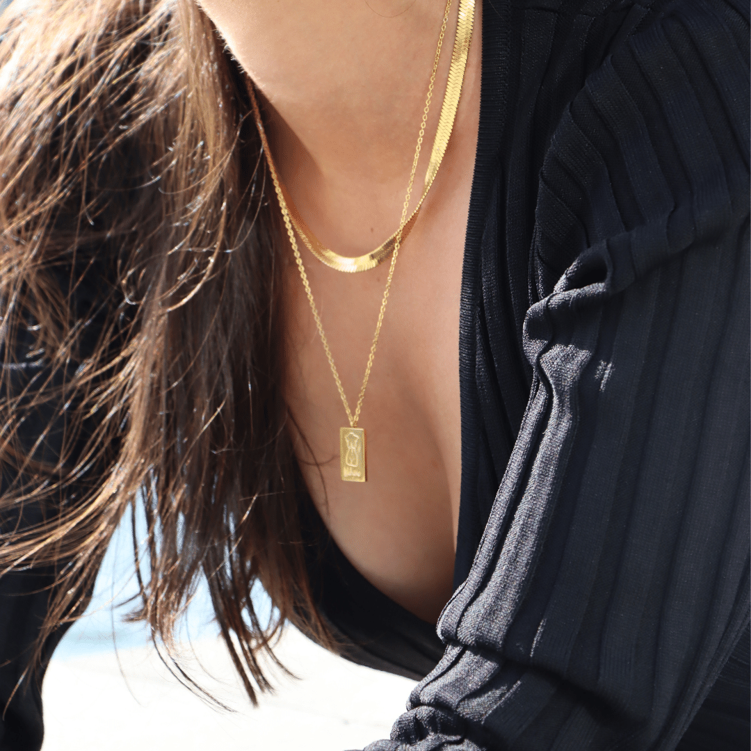 Our Valentina necklace with its classical herringbone style is the perfect statement necklace.
We love how versatile this piece can be and how it can be worn in a fe
