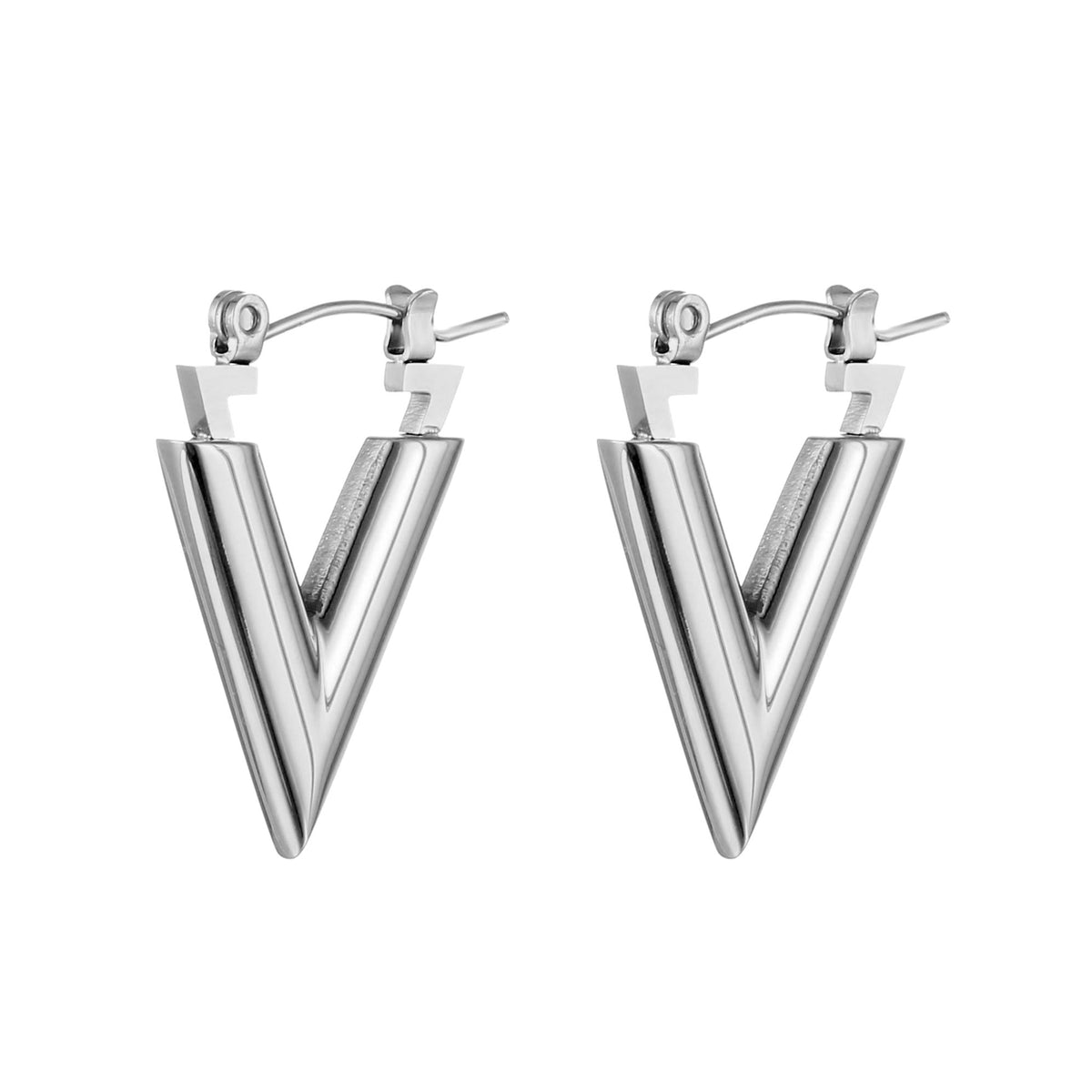 The Vera Earrings, a stunning embodiment of bold and edgy style. 
With their captivating design, they're the perfect accessory to make a fierce fashion statement. El